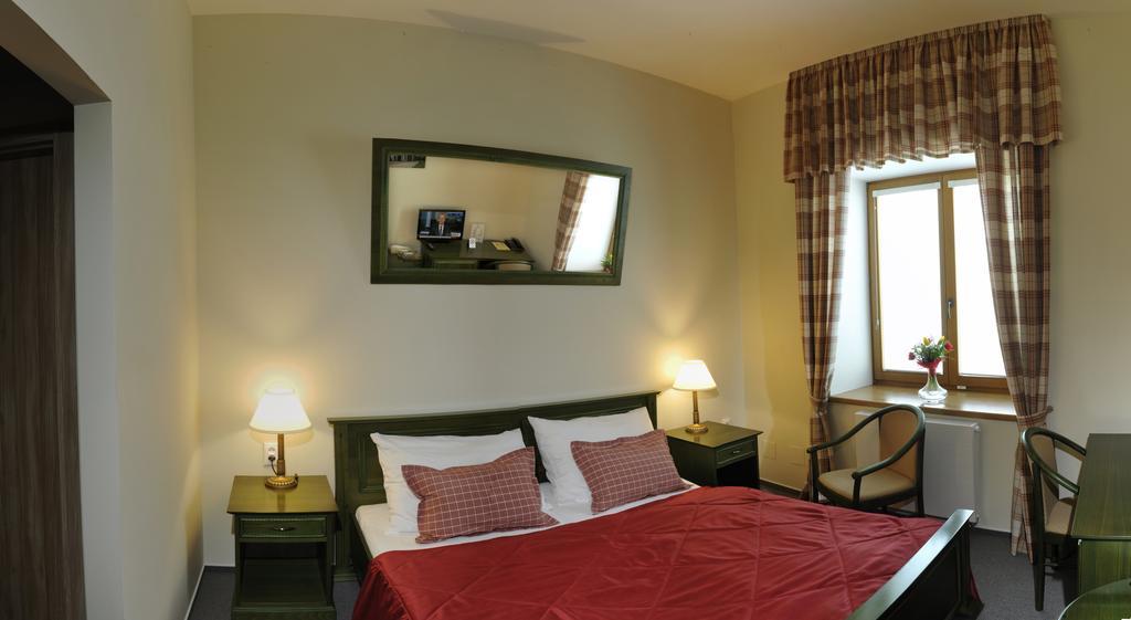Hotel Pod Zamkem Velké Meziříčí Chambre photo