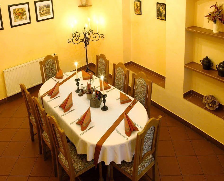 Hotel Pod Zamkem Velké Meziříčí Extérieur photo